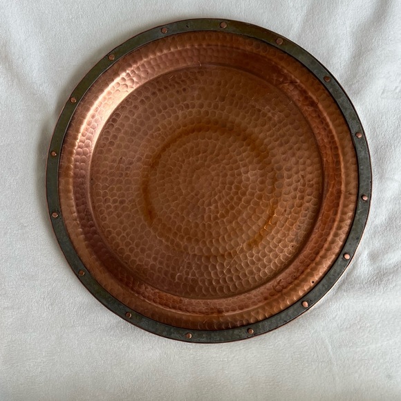 Copper hammered tray with galvanized trim, 12" in diameter - Picture 2 of 4